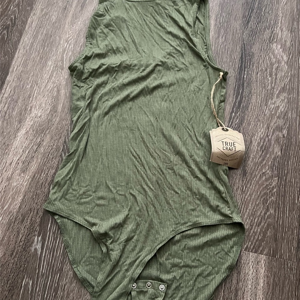 True Craft Women's Olive Green Sleeveless Top